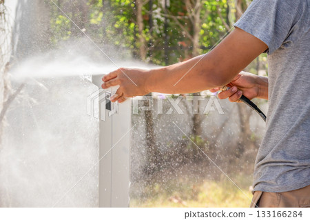 air conditioning cleaning service with water spray 133166284
