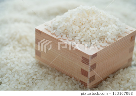 Polished rice Polished rice 133167098