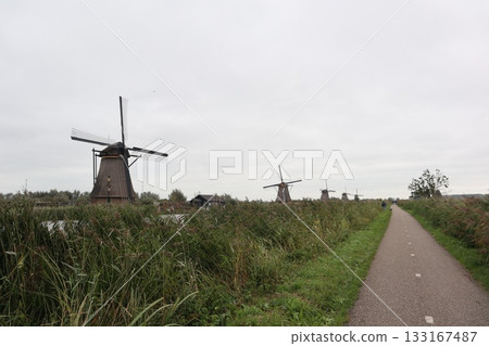荷蘭小孩堤防風車 133167487