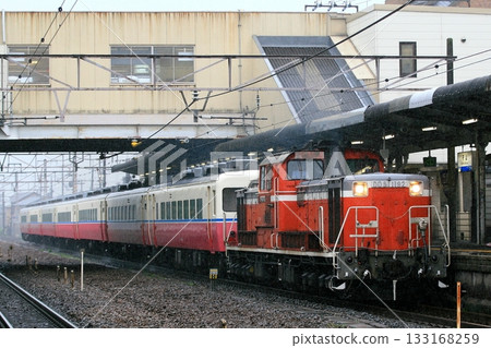 DD51 14 Series Resort Car Special Group Train DD51 14 Series Resort Car Special Group Train 133168259