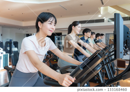 Young men and women training at a sports gym. Photo courtesy of Sports Club & Sauna Spa Renaissance Makuhari 24 133168460