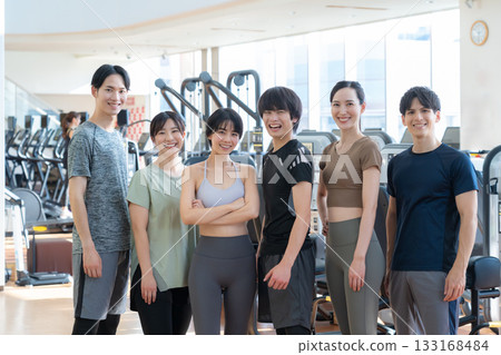 Young men and women training at a sports gym. Photo courtesy of Sports Club & Sauna Spa Renaissance Makuhari 24 133168484