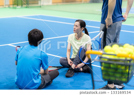 Young men and women playing tennis at a sports gym. Photo courtesy of Sports Club & Sauna Spa Renaissance Makuhari 24 133169534