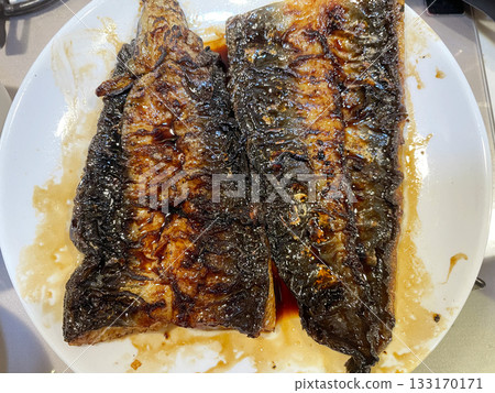 烤鰻魚配醬汁 133170171