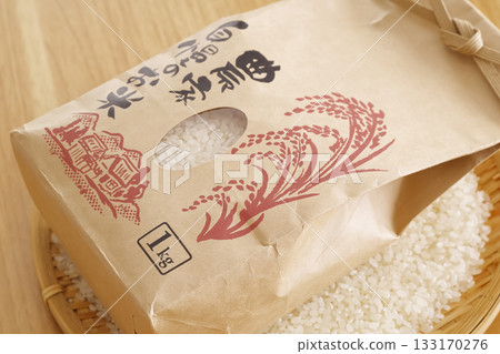 國產米，裝在米袋裡 133170276
