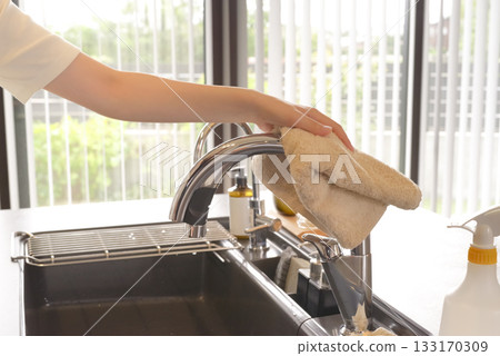 Hands of a woman wiping the kitchen 133170309