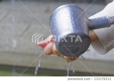 Otowa Falls, a sacred spot at Kiyomizu-dera Temple in Kyoto 133170312