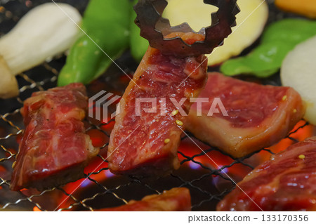 美味多汁的和牛烤肉 美味多汁的和牛烤肉 133170356