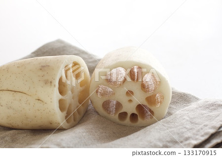 cut lotus root 133170915