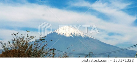 富士山被雪覆蓋著 富士山被雪覆蓋著 133171328