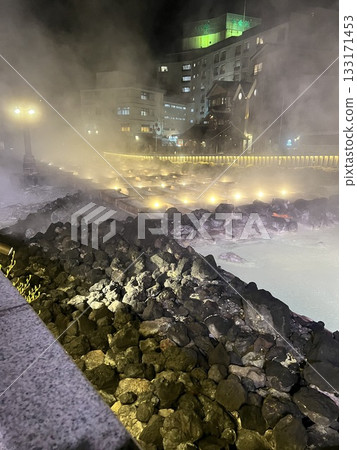 溫泉,溫泉水從湯畑流過 溫泉,溫泉水從湯畑流過 133171453