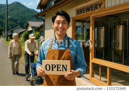 當地一家精釀啤酒廠的年輕老闆 133172940