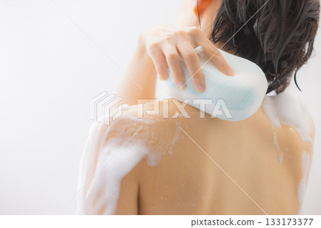 一個女人洗個澡 一個女人洗個澡 133173377