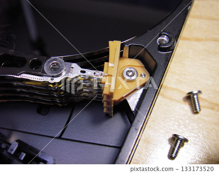 HDD heads and platters in a refuge state 133173520