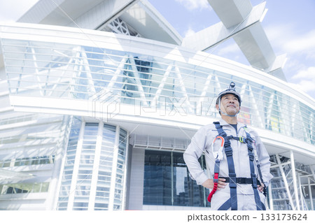 Worker wearing a full harness 133173624