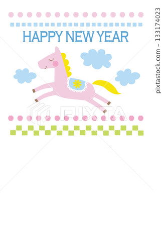 可愛的小馬駒新年賀卡設計 133174023