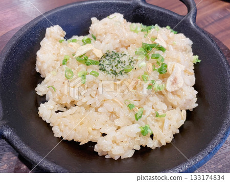 Garlic rice: Fragrant fried rice with garlic flavor. Garlic rice: Fragrant fried rice with garlic flavor. 133174834