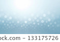 以白色和藍色為主色調的冬季漸層背景，展現出雪的柔和光澤。 133175726