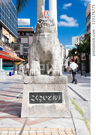 沖繩縣那霸市國際通的景色 133176775