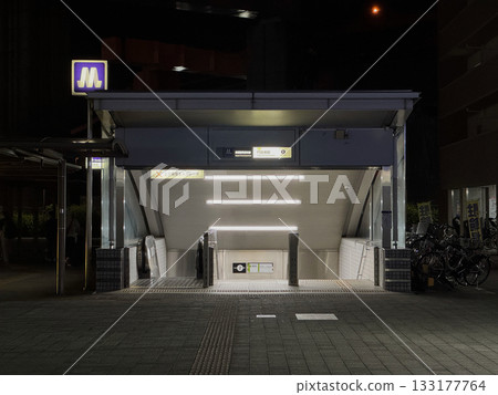 Subway station entrance at night (Kadoma Minami Station, Osaka Metro Nagahori Tsurumi-ryokuchi Line, Mitsushima, Kadoma City, Osaka Prefecture) 133177764