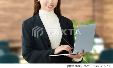 Woman with a laptop / business woman Woman with a laptop / business woman 133179237