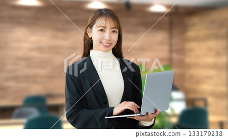 Woman with a laptop / business woman Woman with a laptop / business woman 133179238