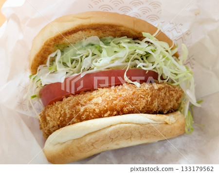 Japanese-style hamburger: crispy shrimp cutlet burger with tomato and cabbage Japanese-style hamburger: crispy shrimp cutlet burger with tomato and cabbage 133179562