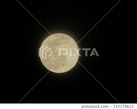 Full Moon in near plan 133179625