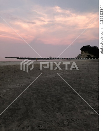 Sunset beach and pale pink sky Sunset beach and pale pink sky 133183544