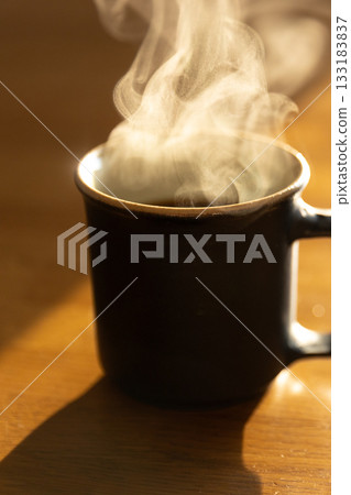 旋轉蒸氣的垂直特寫鏡頭 133183837