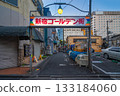 [Shinjuku, Tokyo] A retro neon gate shining at the entrance to Golden Gai. 133184060
