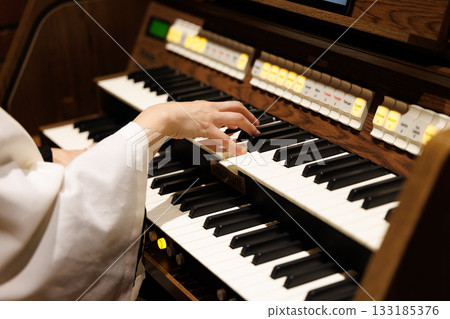 Electone player Electone player 133185376