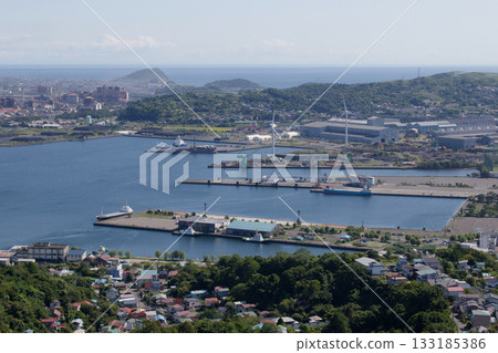 Muroran factories seen from Sokuryozan 133185386