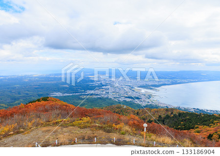 從青森縣陸奧鐮瀨山眺望的秋景 133186904