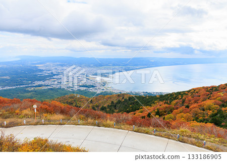 從青森縣陸奧鐮瀨山眺望的秋景 從青森縣陸奧鐮瀨山眺望的秋景 133186905