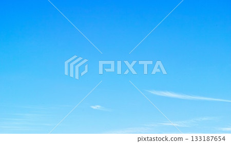 藍色的天空和雲圖像 133187654