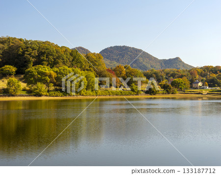Scenery of a pond with autumn leaves Scenery of a pond with autumn leaves 133187712
