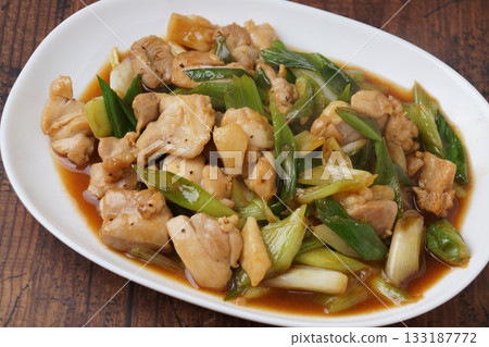 Stir-fried chicken and green onions with ginger flavor Stir-fried chicken and green onions with ginger flavor 133187772