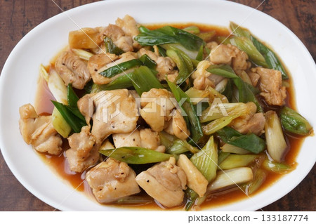 Stir-fried chicken and green onions with ginger flavor Stir-fried chicken and green onions with ginger flavor 133187774