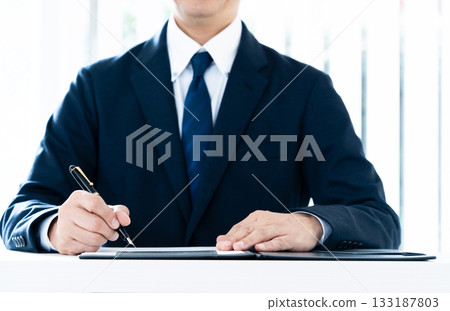 businessman with pen 133187803