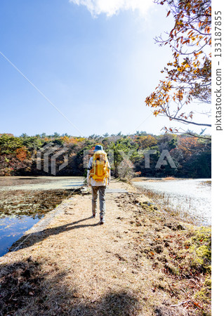 Mountain climbing in autumn 133187855
