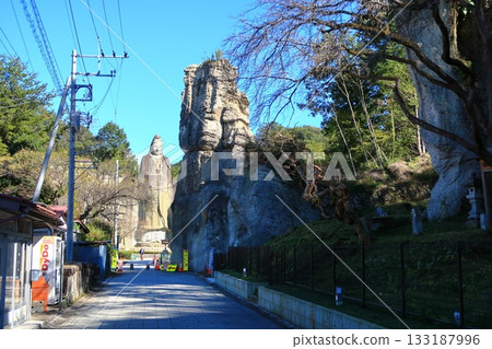 天狗投擲石頭的景象 133187996