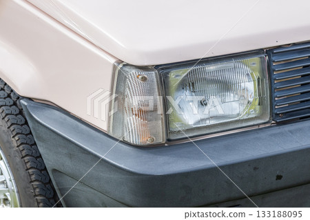 Headlight of the old car 133188095