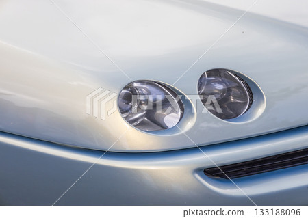 Headlight of the old car 133188096