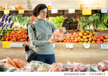 Buyer is preparing to weigh the carrot before buying 133188621