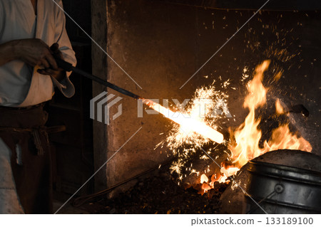 刀匠手工打造日本刀 刀匠手工打造日本刀 133189100