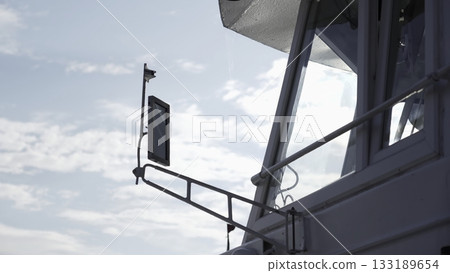 Ship captain's bridge against sunny sky. Clip Ship captain's bridge against sunny sky. Clip 133189654