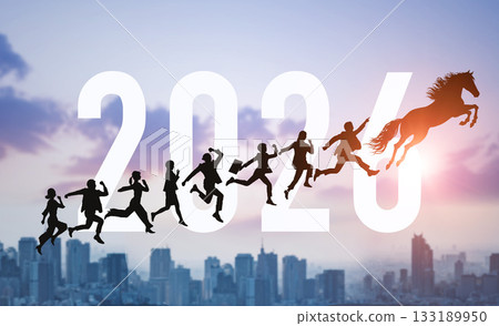 馬與人躍入2026年。 2026年馬年景象。新年賀卡素材。 133189950