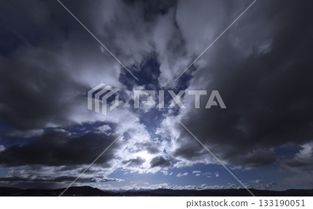 Dynamically spread clouds in the refreshing blue sky. Winter. Ultra-wide angle. Sky-focused. 240226am. Dynamically spread clouds in the refreshing blue sky. Winter. Ultra-wide angle. Sky-focused. 240226am. 133190051