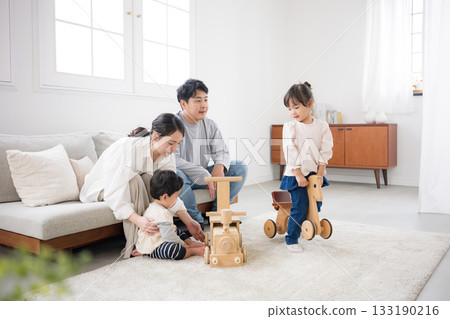 A close-knit family's daily life of raising children. A couple watching over their children in the living room. A close-knit family's daily life of raising children. A couple watching over their children in the living room. 133190216